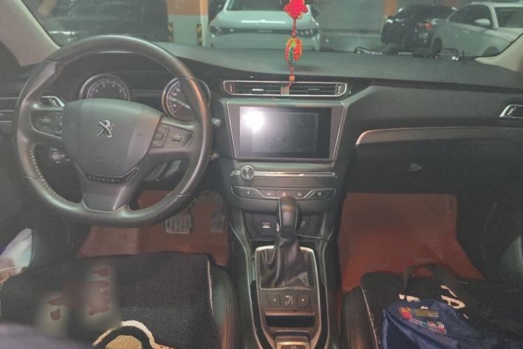 Used Peugeot 408 2014 1.8L Automatic Leading Edition Center Console