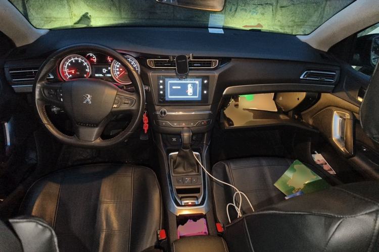 Used Peugeot 408 2014 1.8L Automatic Luxury Edition Center Console