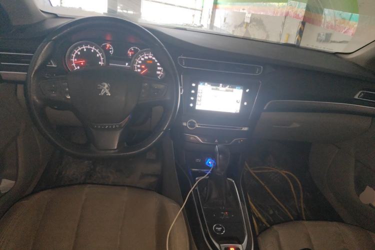 Used Peugeot 408 2014 1.6T Automatic Prestige Edition Center Console