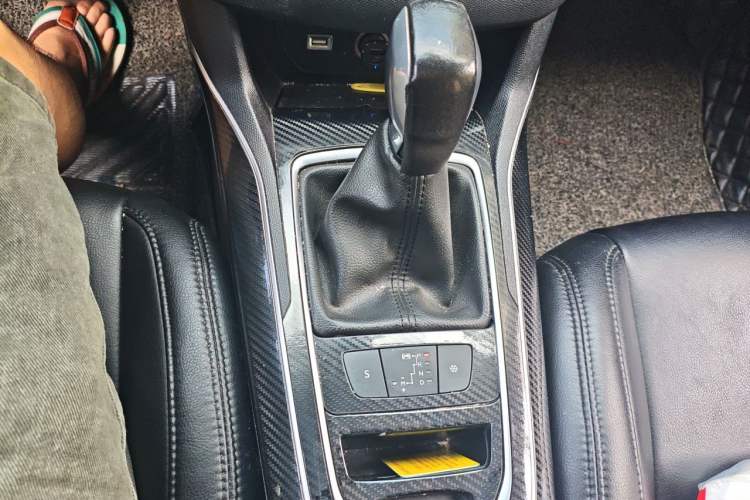 Used Peugeot 408 2014 1.8L Automatic Luxury Edition Gear Lever