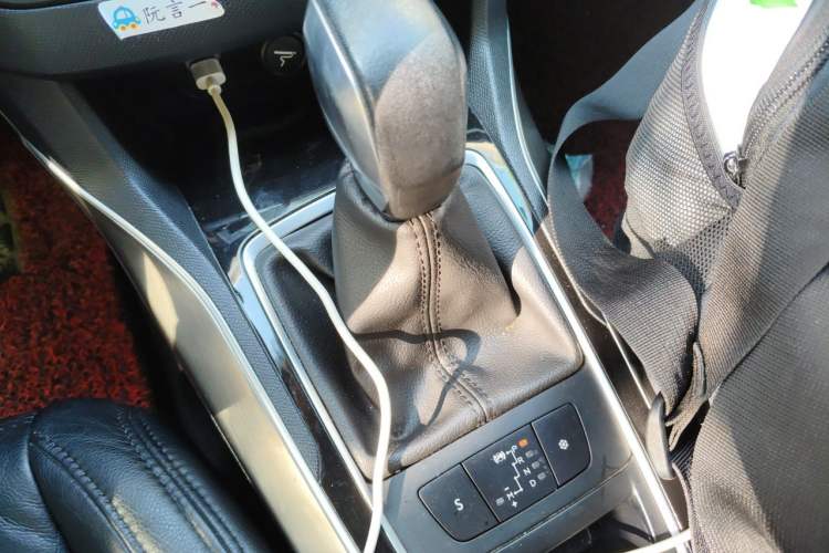 Used Peugeot 408 2014 1.8L Automatic Luxury Edition Gear Lever
