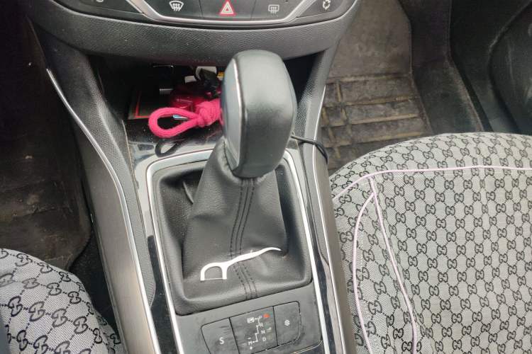 Used Peugeot 408 2014 1.8L Automatic Luxury Edition Gear Lever