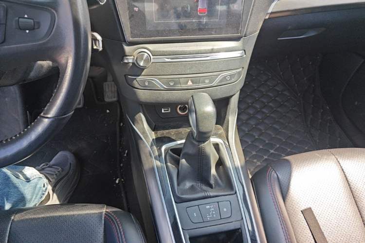 Used Peugeot 408 2014 1.8L Automatic Luxury Edition Gear Lever