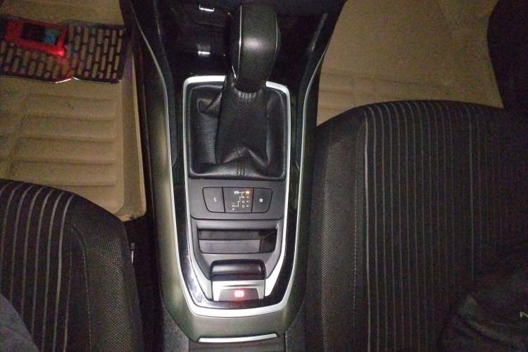 Used Peugeot 408 2014 1.8L Automatic Luxury Edition Gear Lever