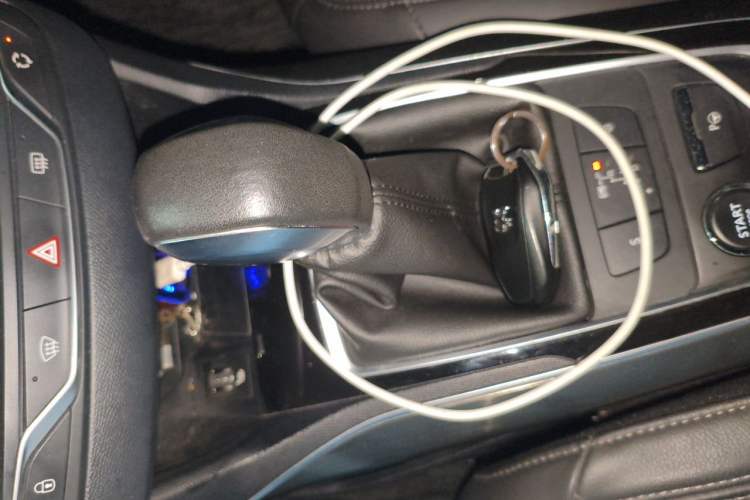 Used Peugeot 408 2014 1.6T Automatic Supreme Edition Gear Lever