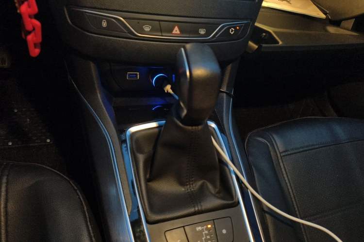 Used Peugeot 408 2014 1.8L Automatic Luxury Edition Gear Lever