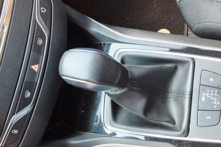 Used Peugeot 408 2014 1.8L Automatic Luxury Edition Gear Lever