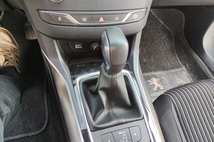 Used Peugeot 408 2014 1.8L Automatic Luxury Edition Gear Lever