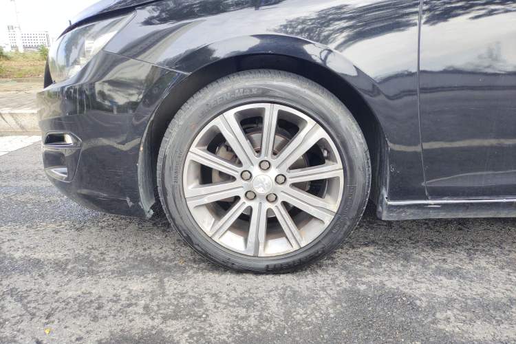 Used Peugeot 408 2014 1.8L Automatic Luxury Edition Left Front Wheel Hub
