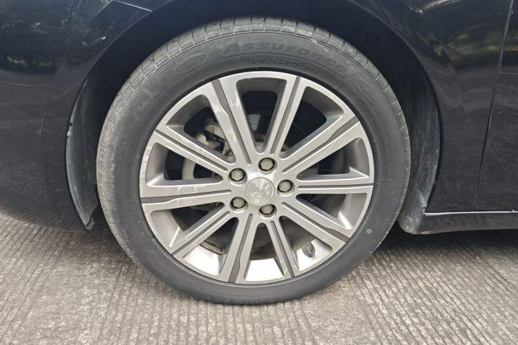 Used Peugeot 408 2014 1.8L Automatic Luxury Edition Left Front Wheel Hub