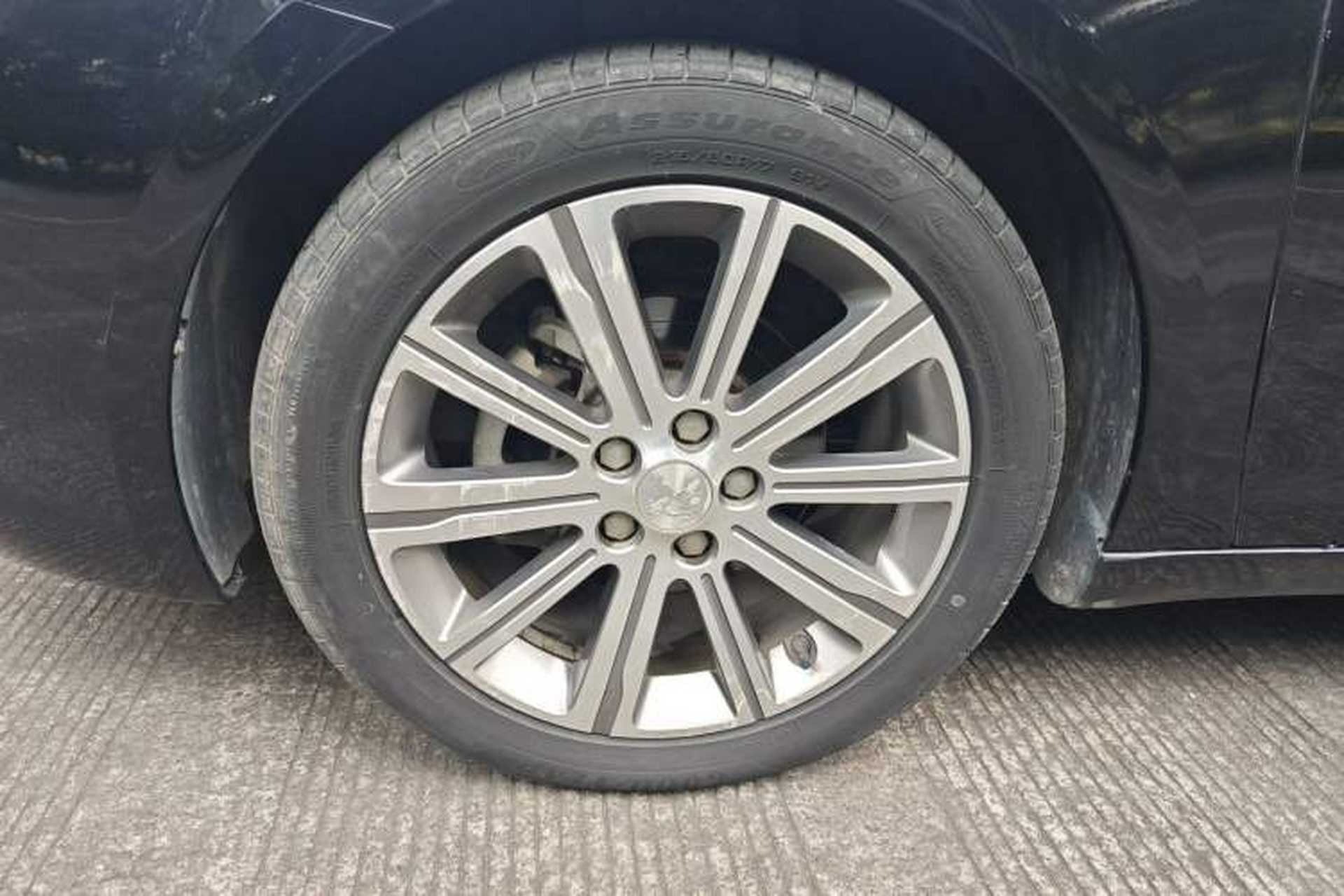 Used Peugeot 408 2014 1.8L Automatic Luxury Edition Left Front Wheel Hub
