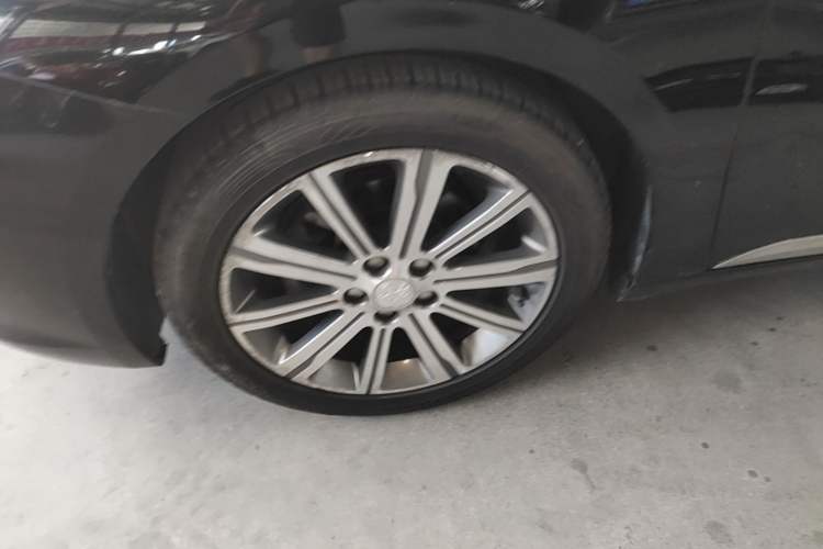 Used Peugeot 408 2014 1.8L Automatic Luxury Edition Left Front Wheel Hub