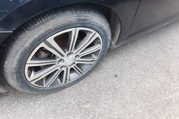 Used Peugeot 408 2014 1.8L Automatic Luxury Edition Left Front Wheel Hub