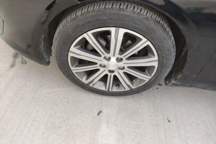 Used Peugeot 408 2014 1.8L Automatic Luxury Edition Left Front Wheel Hub