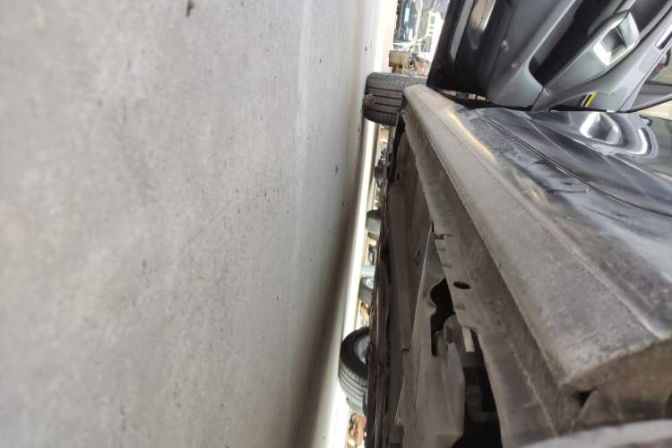 Used Peugeot 408 2014 1.8L Automatic Luxury Edition Left Side Sill