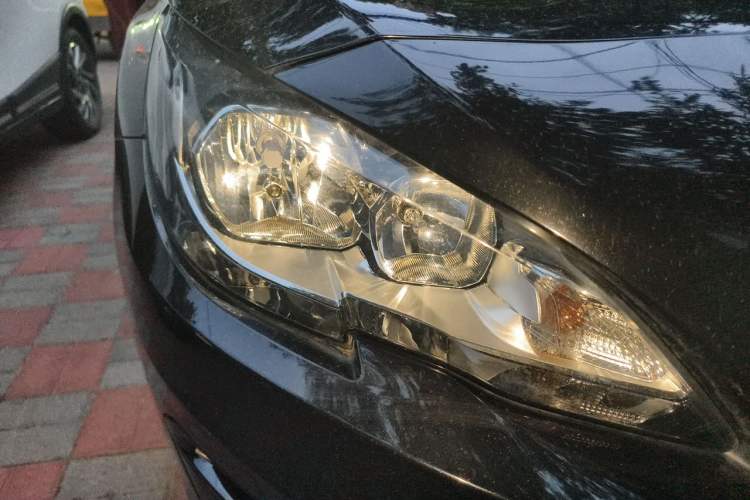 Used Peugeot 408 2014 1.8L Automatic Luxury Edition Right Front Headlight