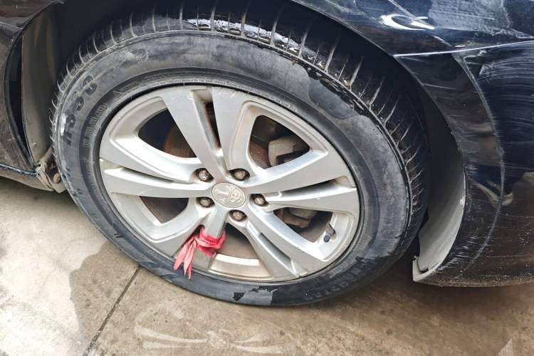 Used Peugeot 408 2014 1.8L Manual Leading Edition Right Front Wheel Hub
