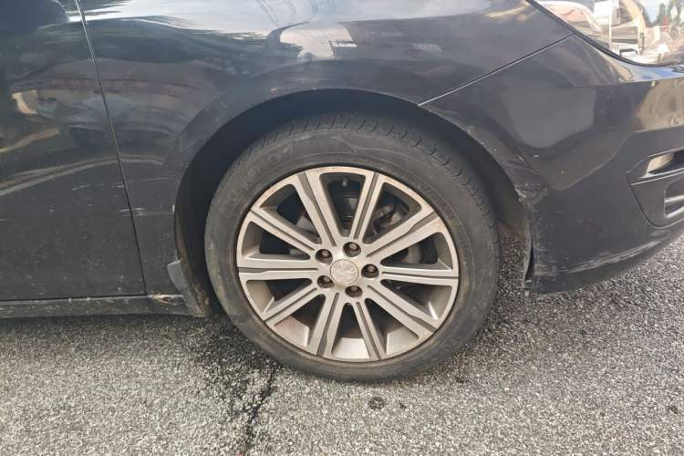 Used Peugeot 408 2014 1.8L Automatic Luxury Edition Right Front Wheel Hub