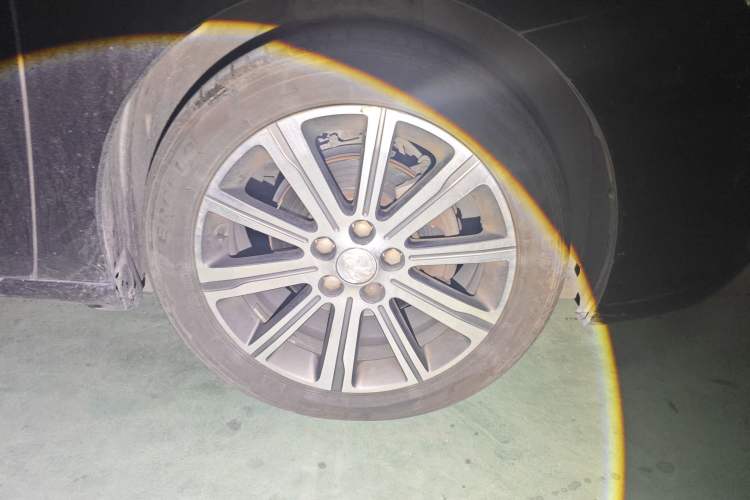 Used Peugeot 408 2014 1.8L Automatic Luxury Edition Right Front Wheel Hub