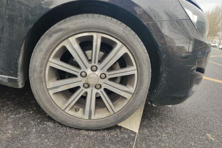 Used Peugeot 408 2014 1.8L Automatic Luxury Edition Right Front Wheel Hub
