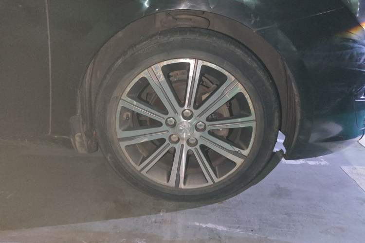 Used Peugeot 408 2014 1.8L Automatic Leading Edition Right Front Wheel Hub