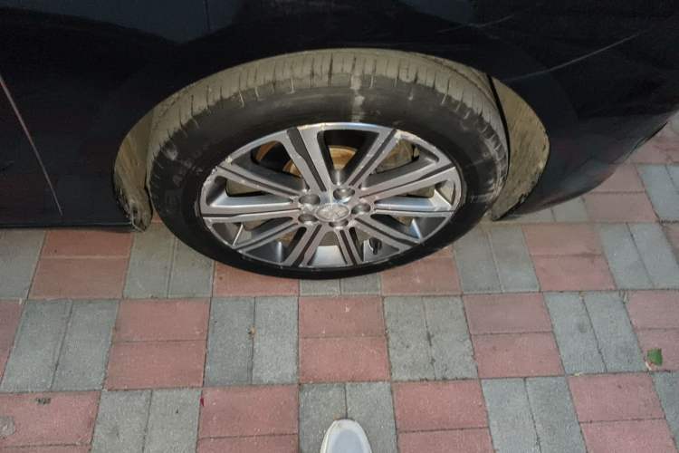 Used Peugeot 408 2014 1.8L Automatic Luxury Edition Right Front Wheel Hub