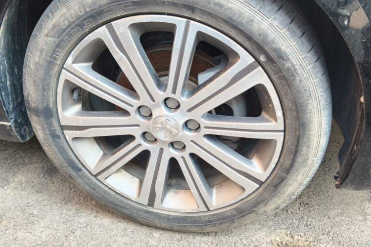 Used Peugeot 408 2014 1.8L Automatic Luxury Edition Right Front Wheel Hub