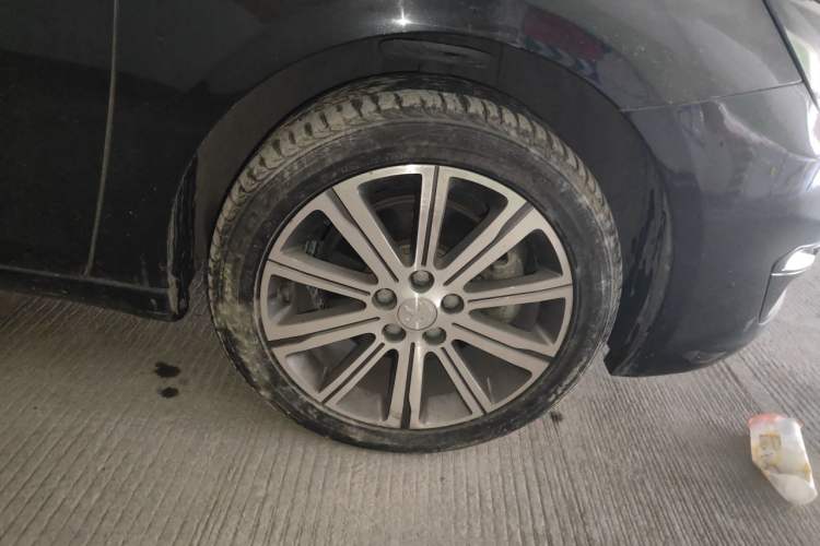 Used Peugeot 408 2014 1.6T Automatic Prestige Edition Right Front Wheel Hub