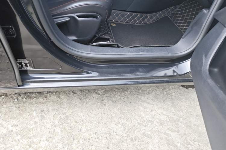 Used Peugeot 408 2014 1.8L Automatic Luxury Edition Right Side Sill