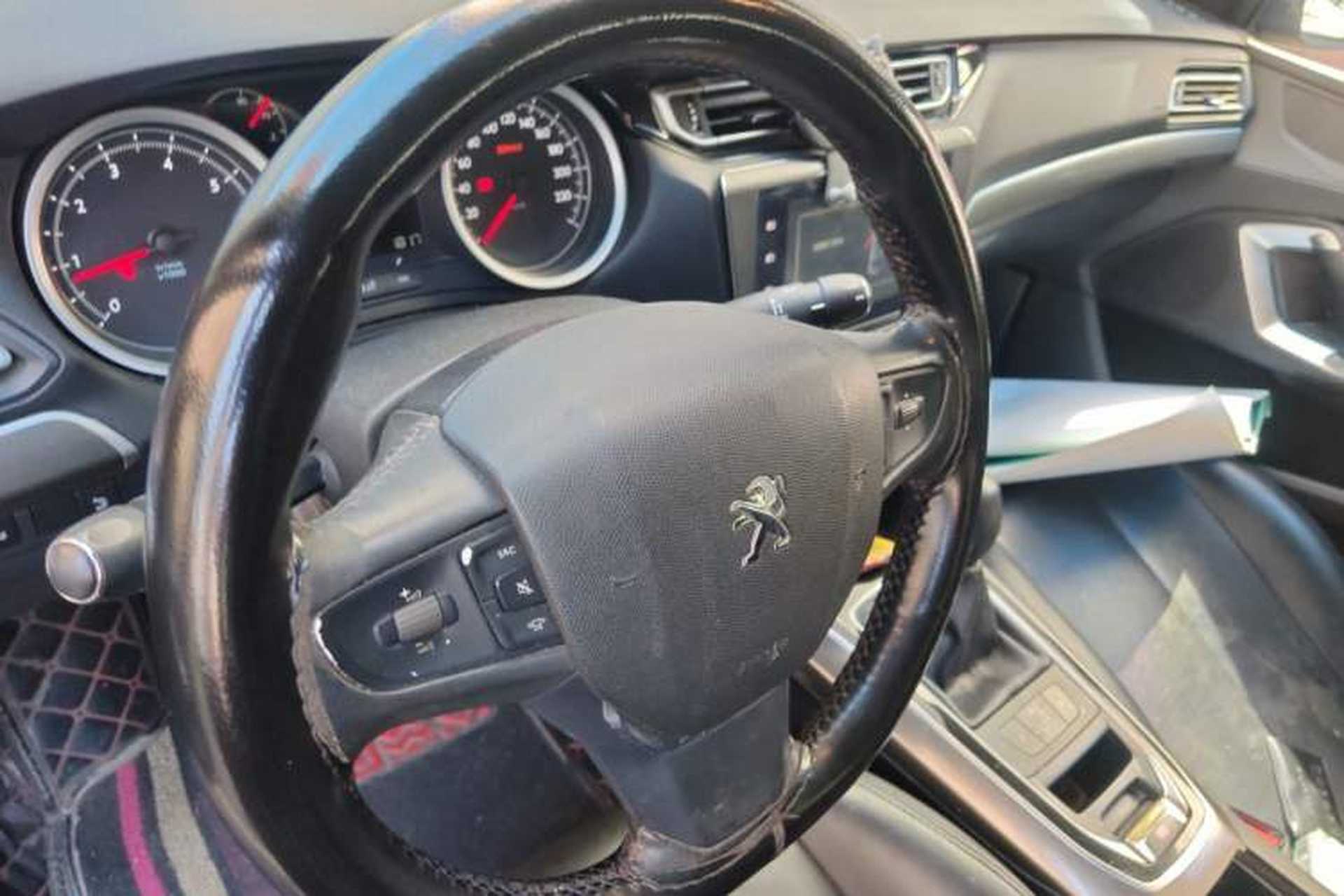 Used Peugeot 408 2014 1.8L Automatic Luxury Edition Steering Wheel