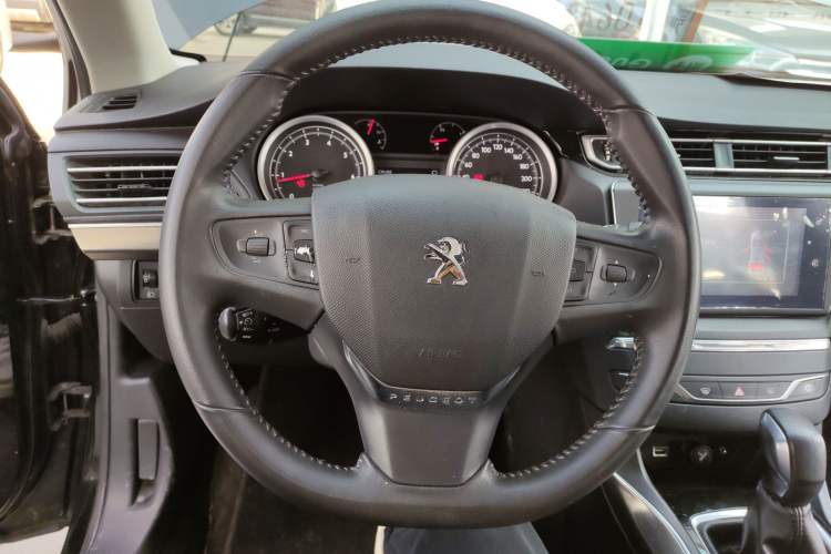 Used Peugeot 408 2014 1.8L Automatic Luxury Edition Steering Wheel
