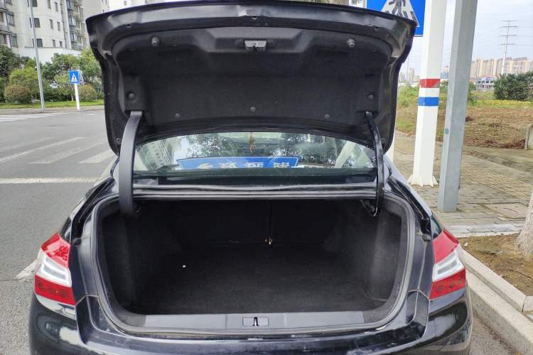 Used Peugeot 408 2014 1.8L Automatic Luxury Edition Trunk