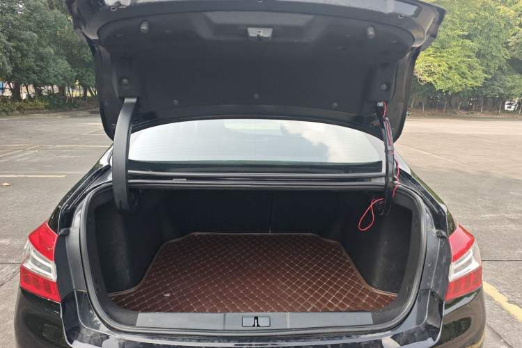 Used Peugeot 408 2014 1.8L Automatic Luxury Edition Trunk