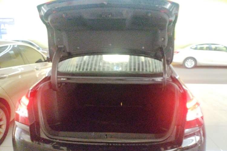 Used Peugeot 408 2014 1.8L Automatic Luxury Edition Trunk