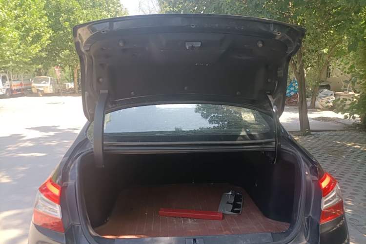 Used Peugeot 408 2014 1.8L Manual Leading Edition Trunk