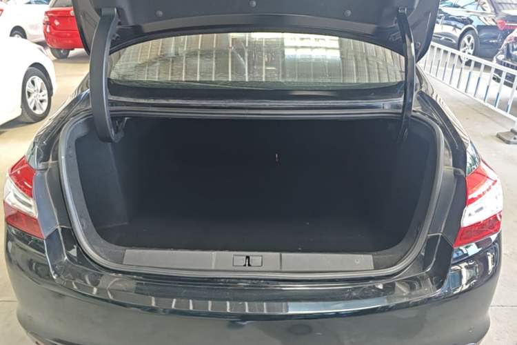 Used Peugeot 408 2014 1.8L Automatic Luxury Edition Trunk