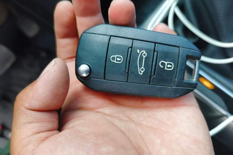 Used Peugeot 408 2014 1.8L Automatic Luxury Edition Vehicle Key