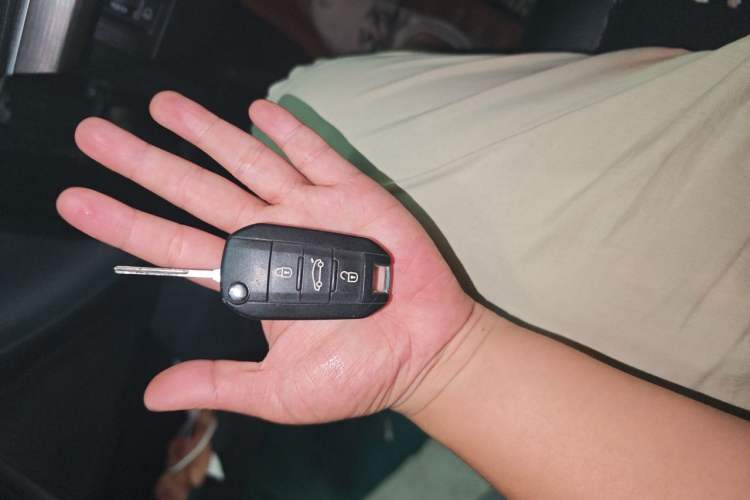 Used Peugeot 408 2014 1.8L Automatic Leading Edition Vehicle Key