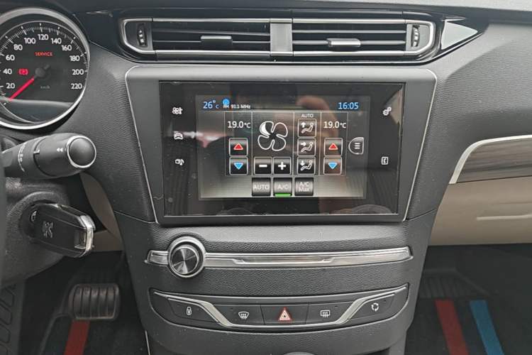 Used Peugeot 408 2014 1.8L Automatic Luxury Edition Audio And AC Panel