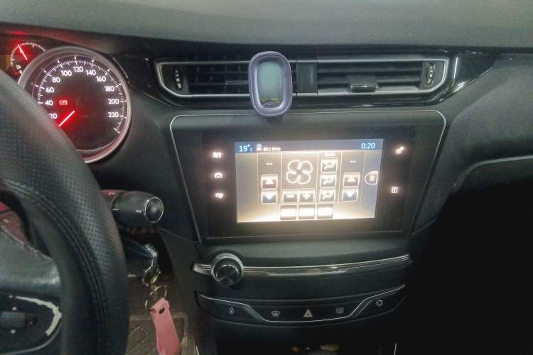 Used Peugeot 408 2014 1.8L Automatic Luxury Edition Audio And AC Panel