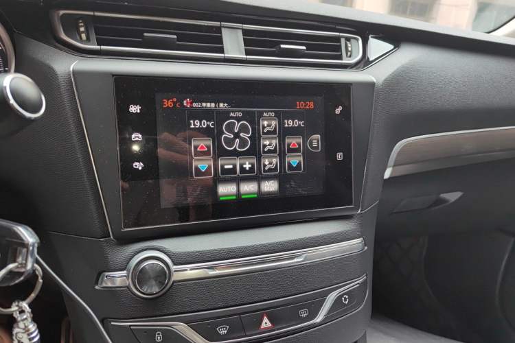 Used Peugeot 408 2014 1.8L Automatic Luxury Edition Audio And AC Panel