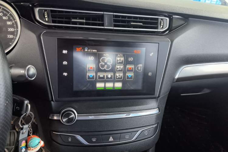Used Peugeot 408 2014 1.8L Automatic Luxury Edition Audio And AC Panel