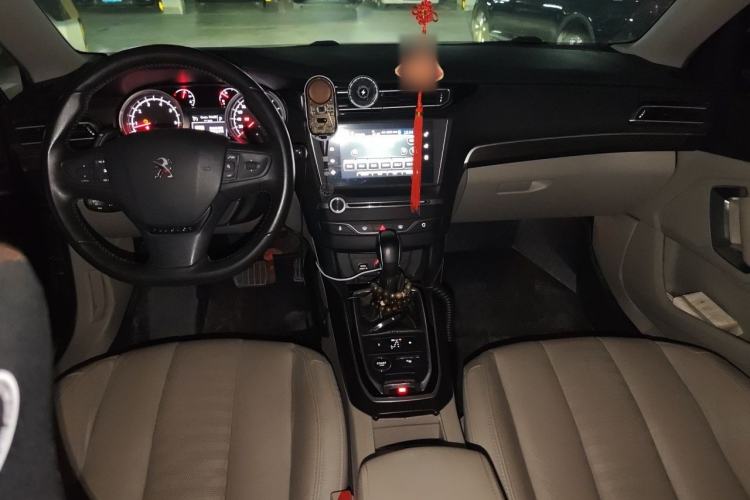 Used Peugeot 408 2014 1.6T Automatic Supreme Edition Center Console