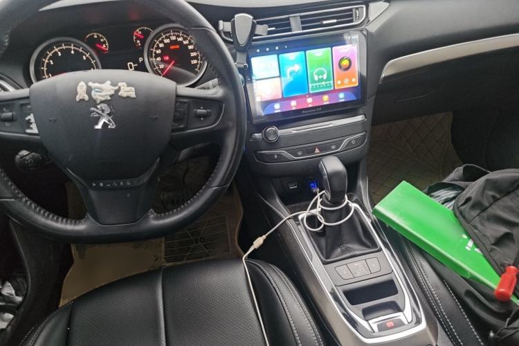 Used Peugeot 408 2014 1.8L Automatic Luxury Edition Center Console