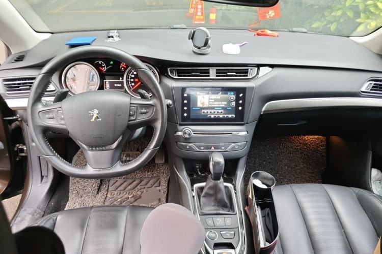 Used Peugeot 408 2014 1.6T Automatic Supreme Edition Center Console