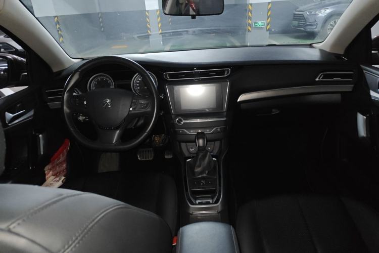 Used Peugeot 408 2014 1.8L Automatic Luxury Edition Center Console