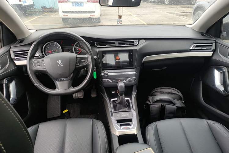 Used Peugeot 408 2014 1.8L Automatic Luxury Edition Center Console