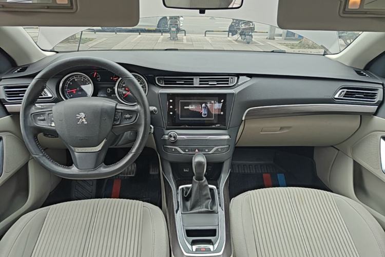 Used Peugeot 408 2014 1.8L Automatic Luxury Edition Center Console