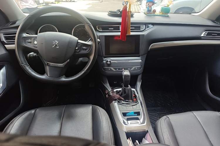 Used Peugeot 408 2014 1.8L Automatic Luxury Edition Center Console