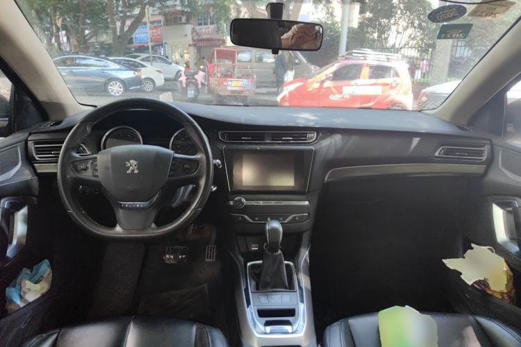 Used Peugeot 408 2014 1.8L Automatic Luxury Edition Center Console